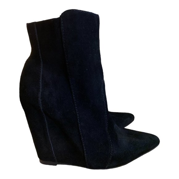 Victoria's Secret Womens Wedge Ankle Booties Black Suede Side Zip Size 6 - Picture 3 of 4